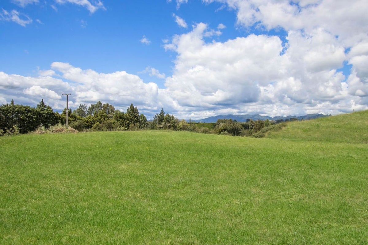 285 State Highway, Tahawai - Carousel 17