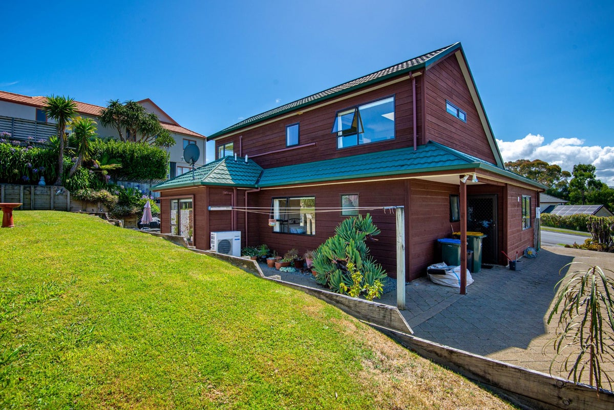 2A Navigation Drive, Whitby, Porirua - Carousel 25