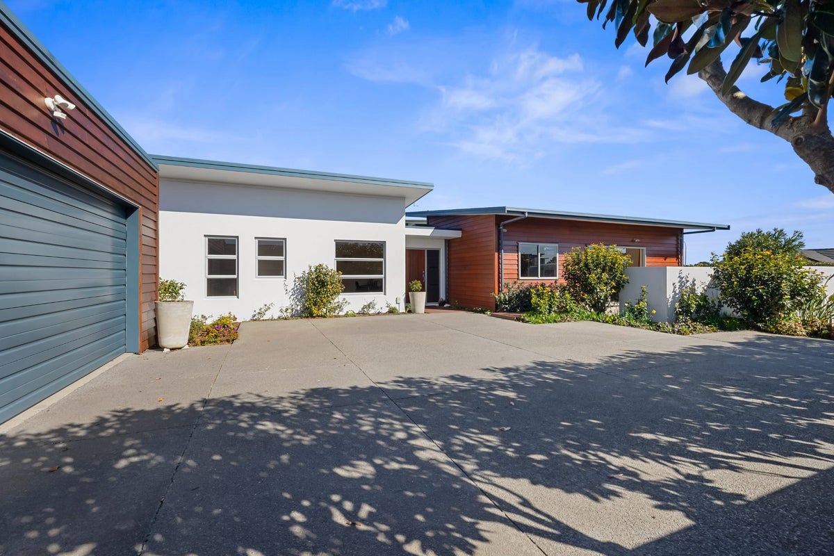 4 St Andrews Parkway, Waiwhakaiho, New Plymouth - Carousel 2
