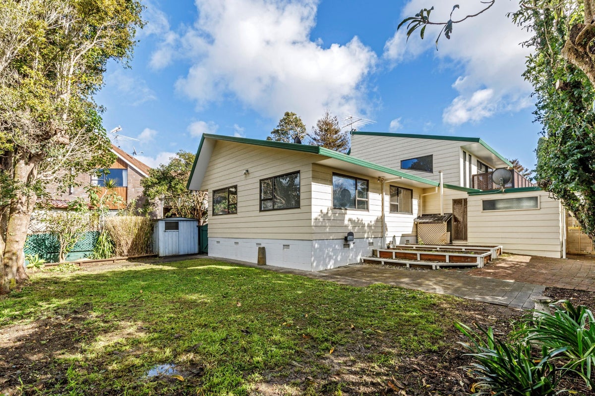 56 Marywil Crescent, Hillcrest, Auckland - Carousel 2