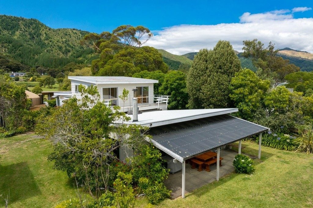 5 Cornwall Place, Tata Beach, Takaka - Carousel 1