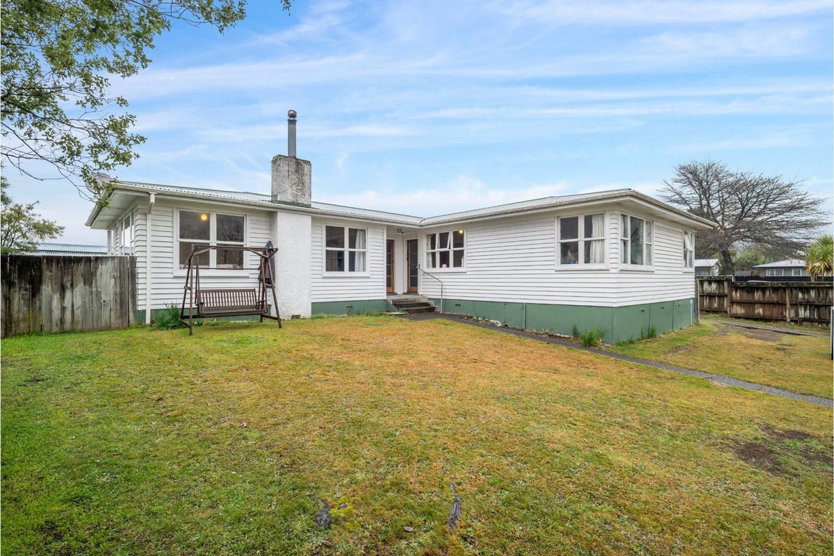 4 Hingaia Street, Turangi - Carousel 1