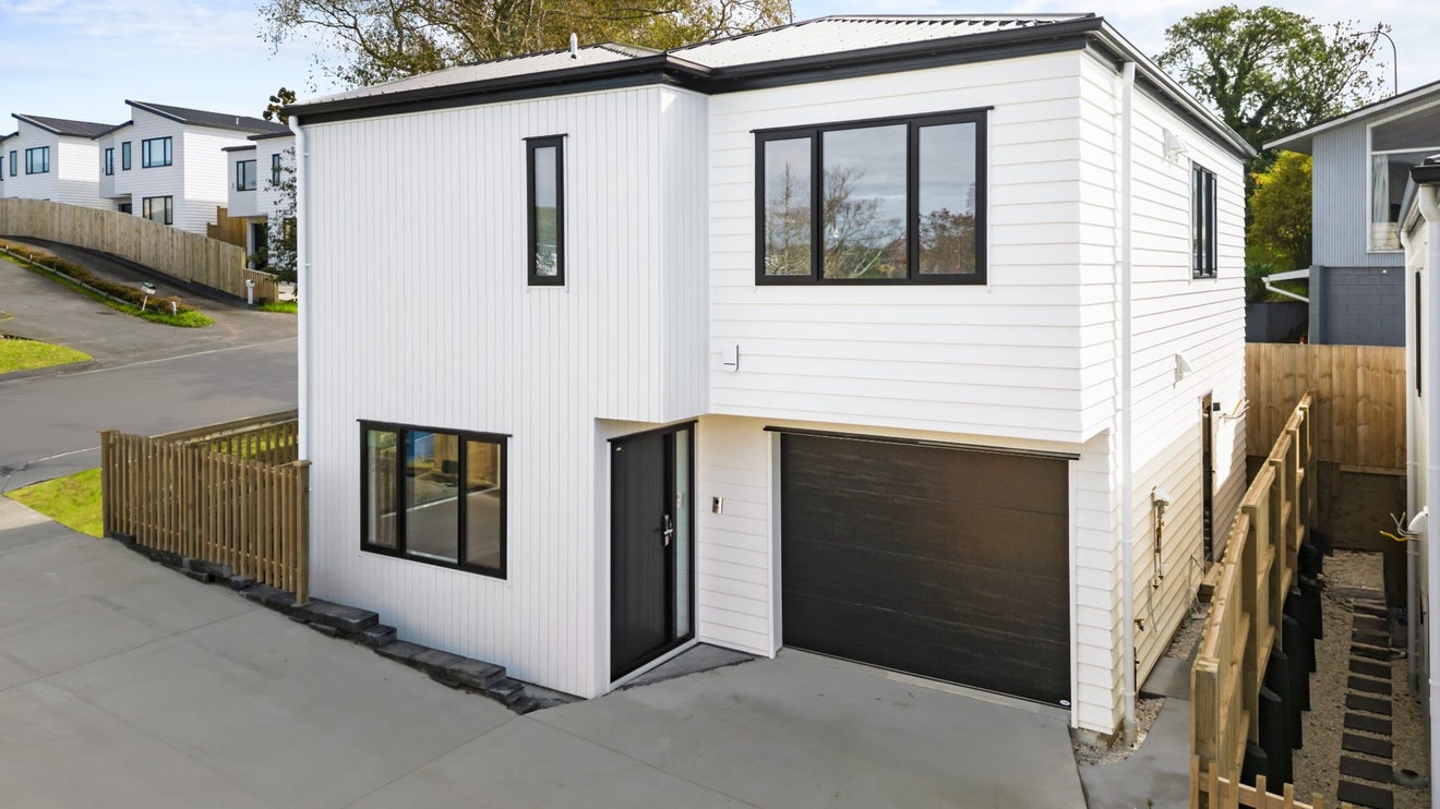 75A Chartwell Avenue, Glenfield, Auckland - Carousel 1