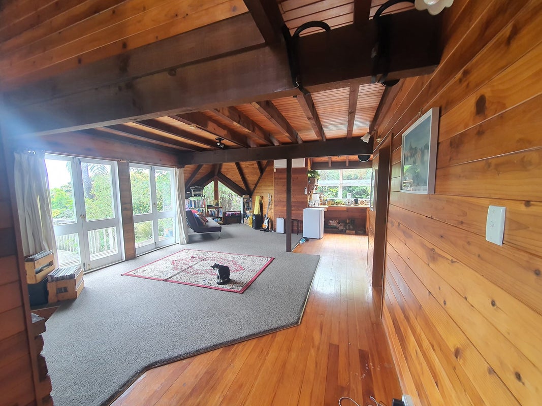 543 Scenic Drive, Waiatarua, Auckland - Carousel 1