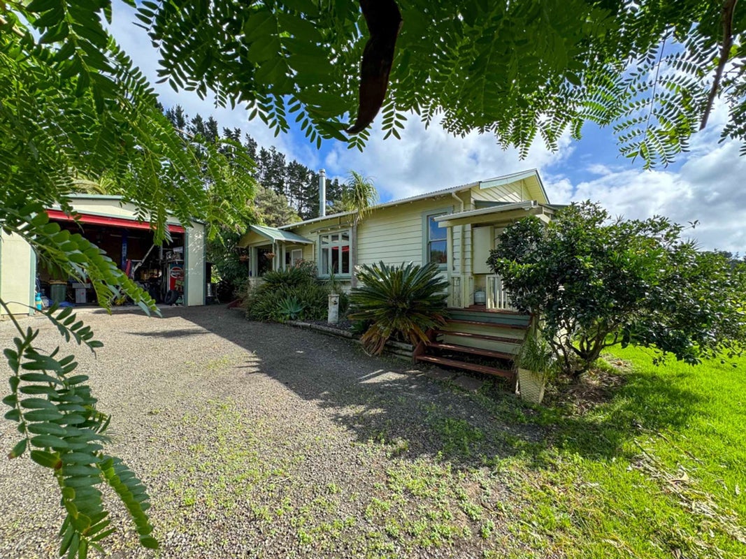 2442 South Head Road, Helensville - Carousel 1