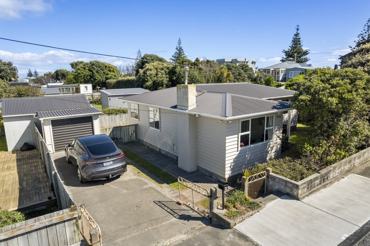 4 Kowhai Street, Otaki Beach, Otaki - Carousel 2