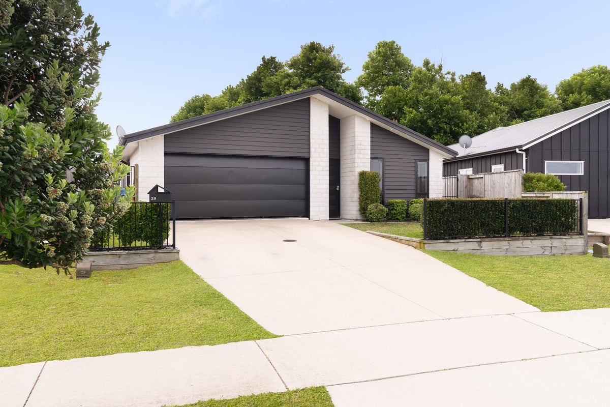 29 Tiria Drive, Papamoa Beach, Papamoa - Carousel 1