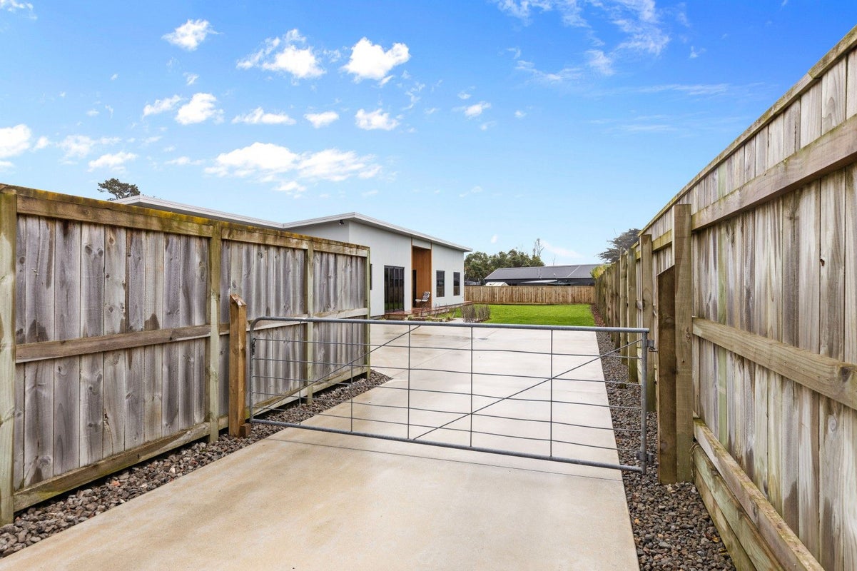 11 Smith Street, Lepperton, New Plymouth - Carousel 28