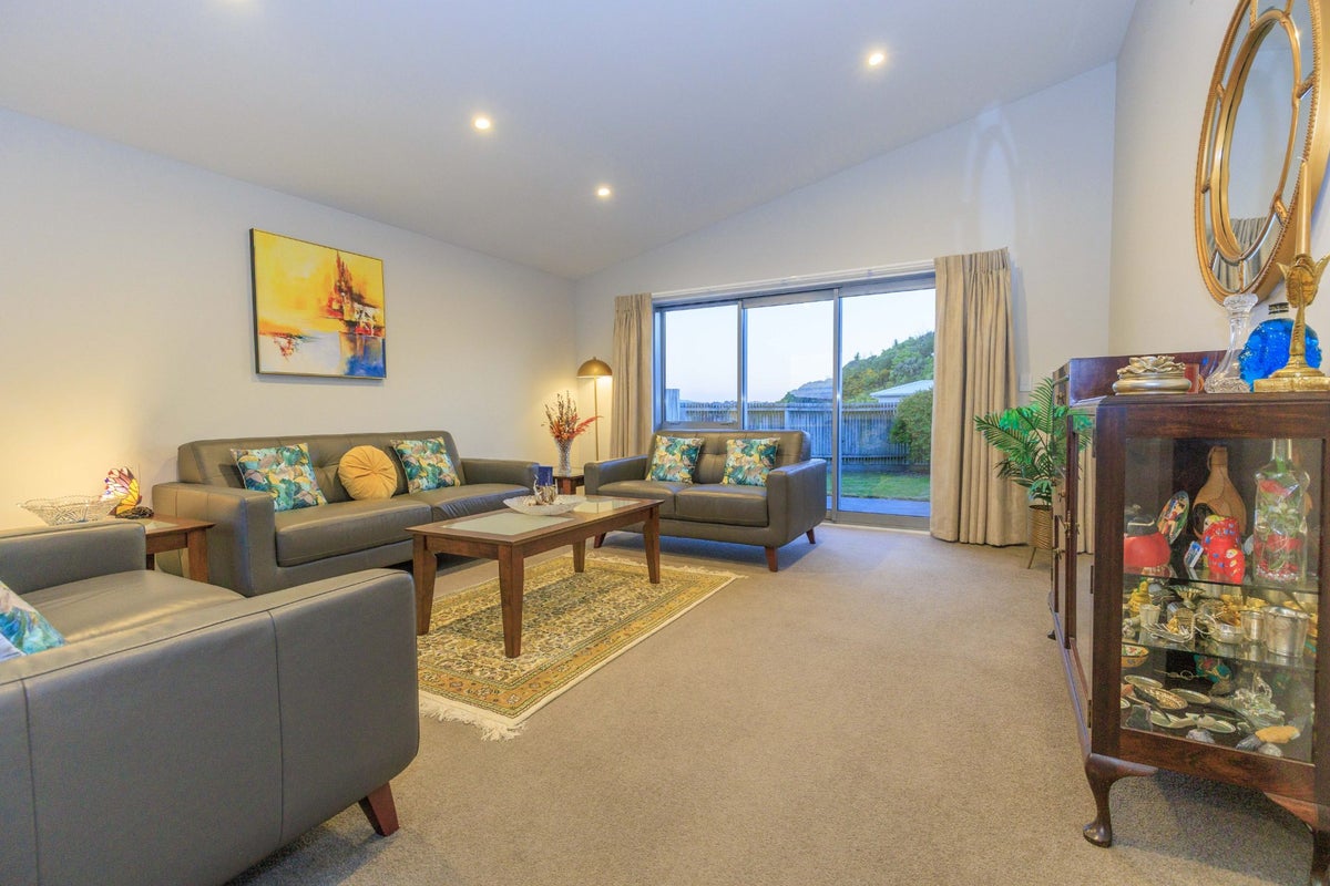 9 Foxham Terrace, Churton Park, Wellington - Carousel 2