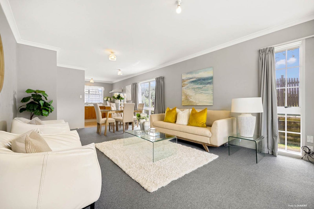 2/31 Eastridge Court, Northpark, Manukau - Carousel 2