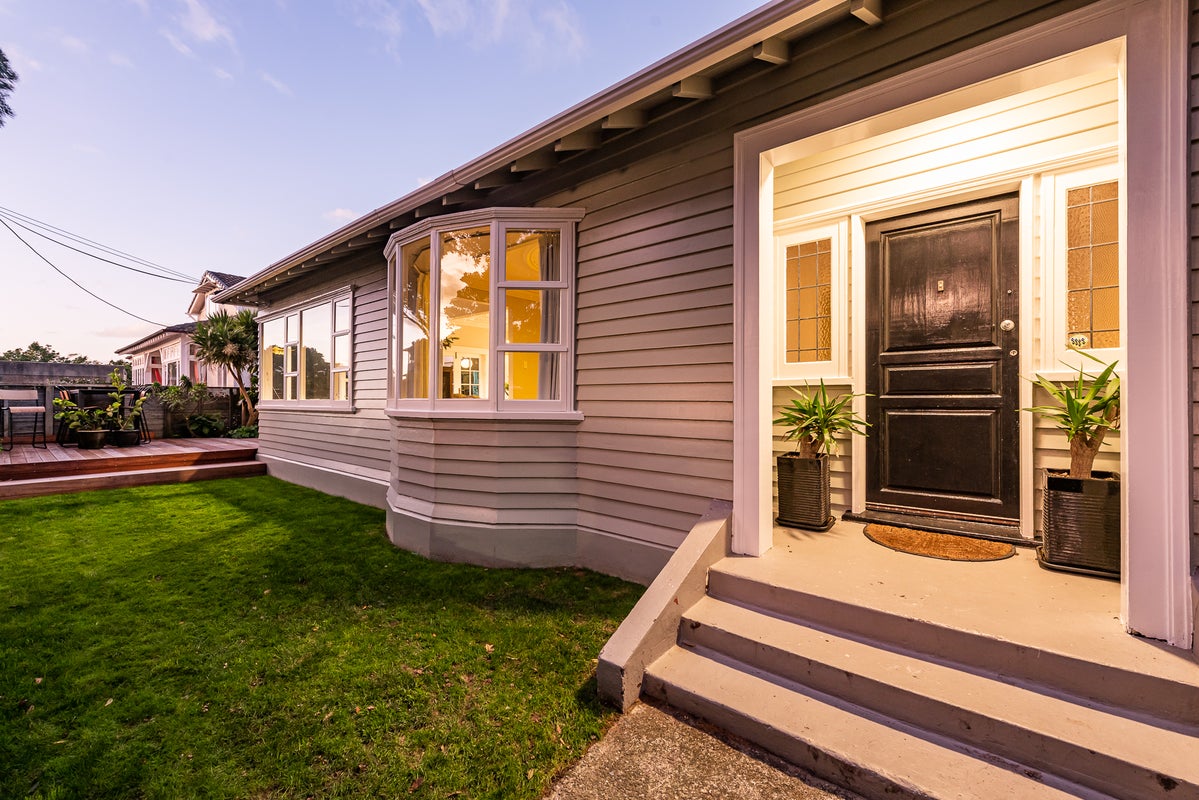 11 Inglis Street, Seatoun, Wellington - Carousel 2
