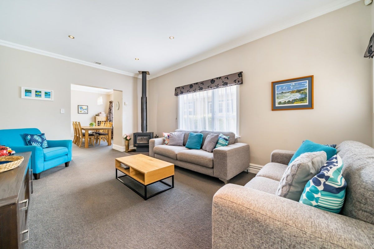 6 Beth Street, Trentham, Upper Hutt - Carousel 2