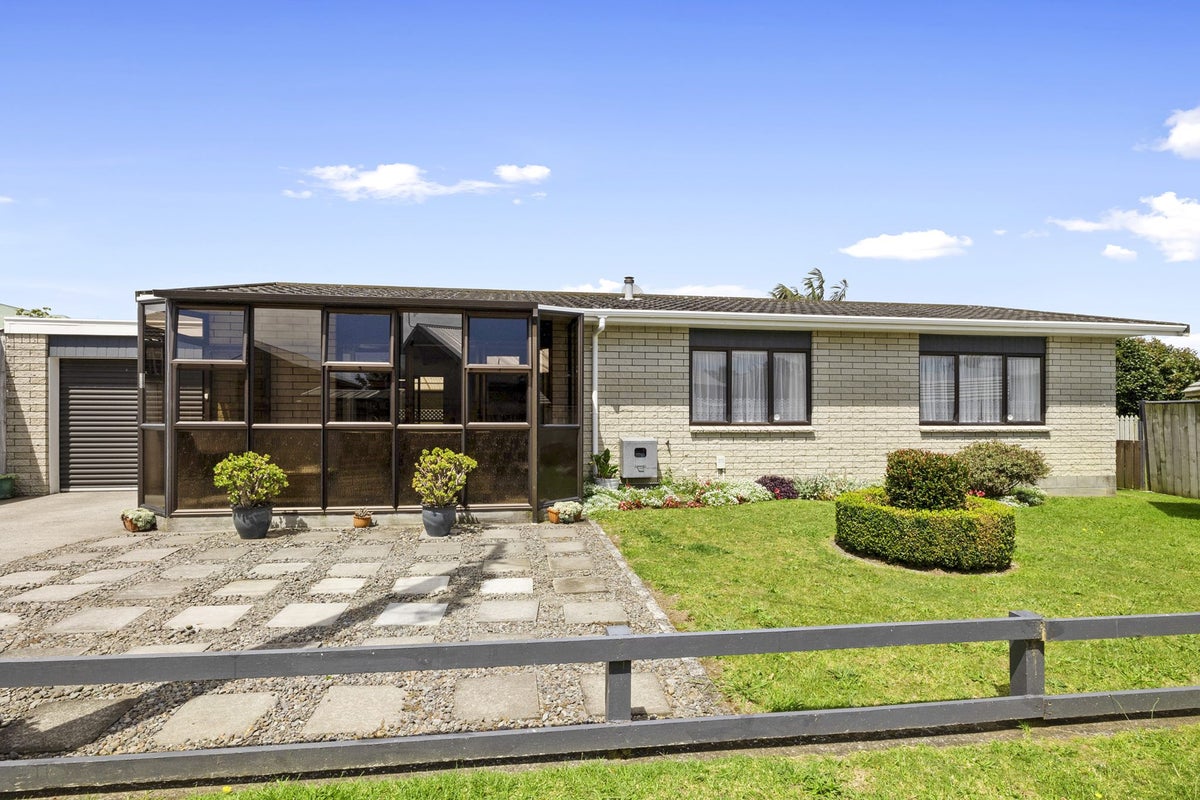 128 Seaview Road, Westown, New Plymouth - Carousel 18