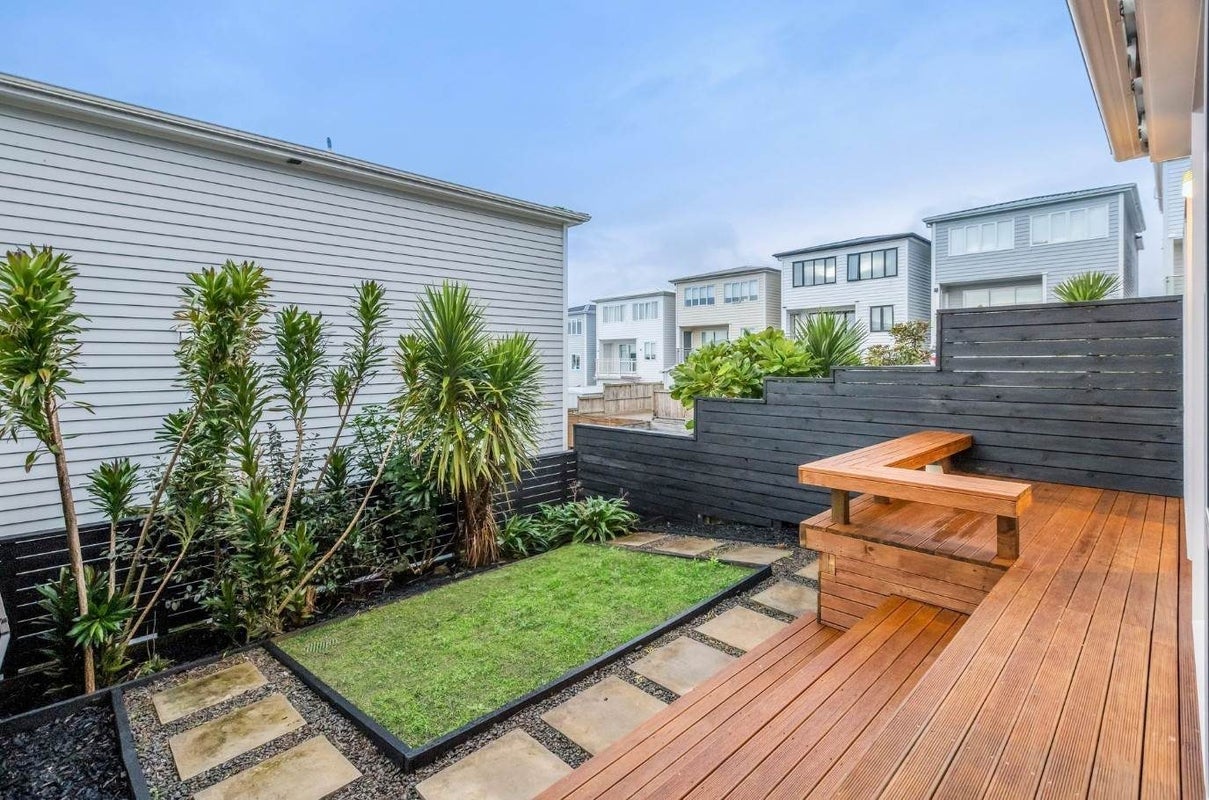 9 Panakenake Way, Flat Bush, Auckland - Carousel 2