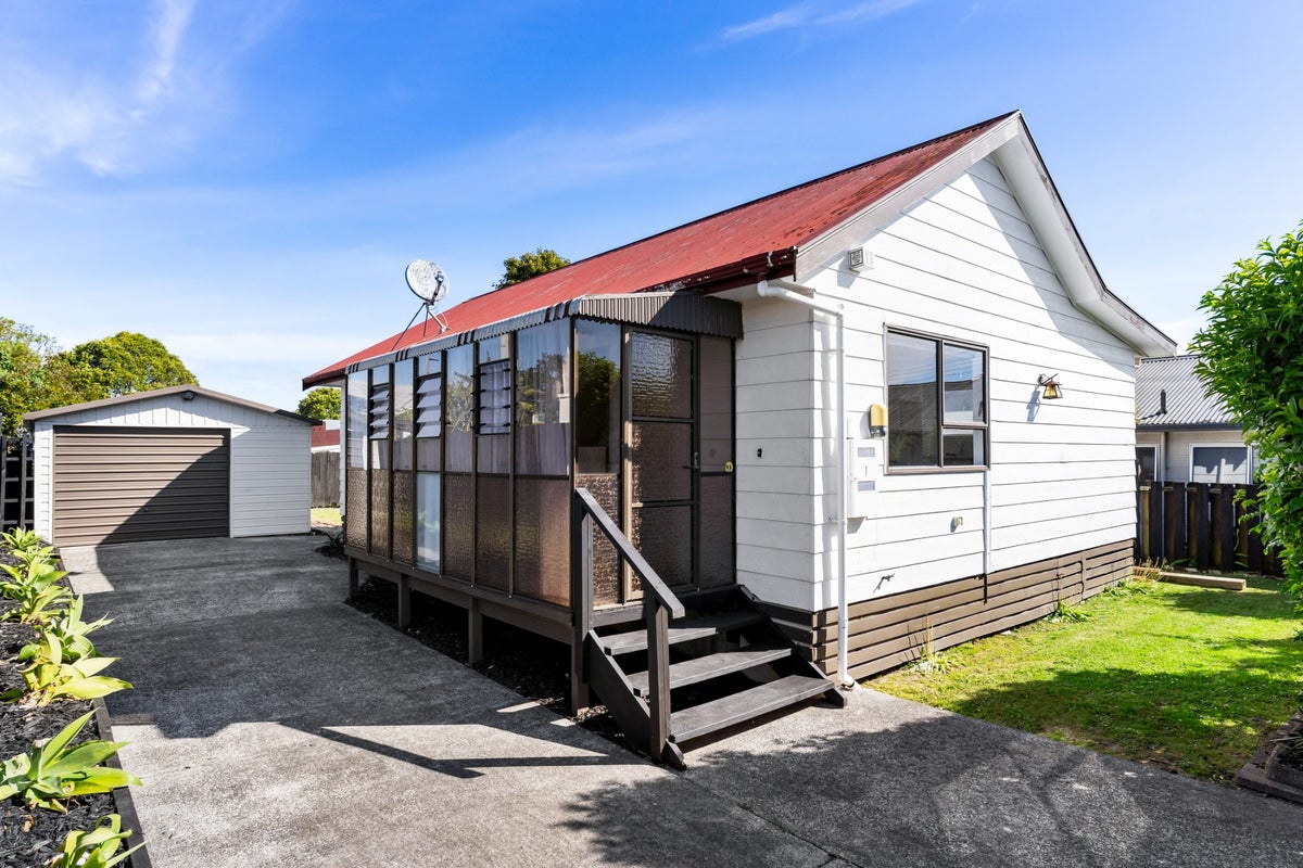 1/4 Elm Street, Avondale, Auckland - Carousel 2