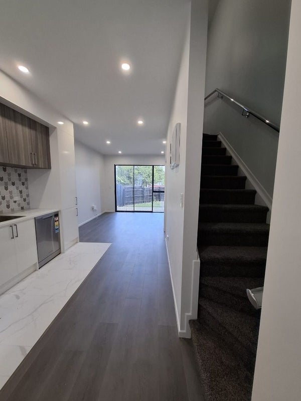 2/17 Barneys Farm Road, Clendon Park, Auckland - Carousel 2