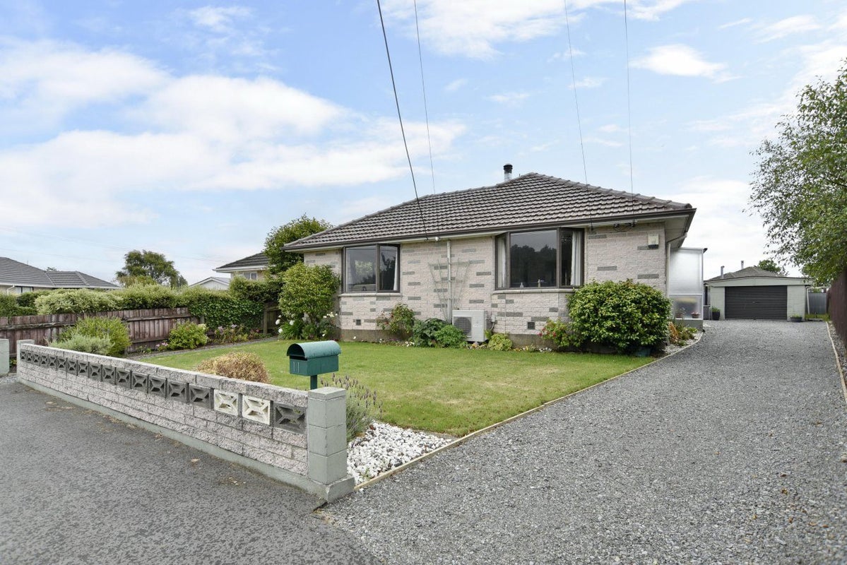 11 Quebec Place, Wainoni, Christchurch - Carousel 2