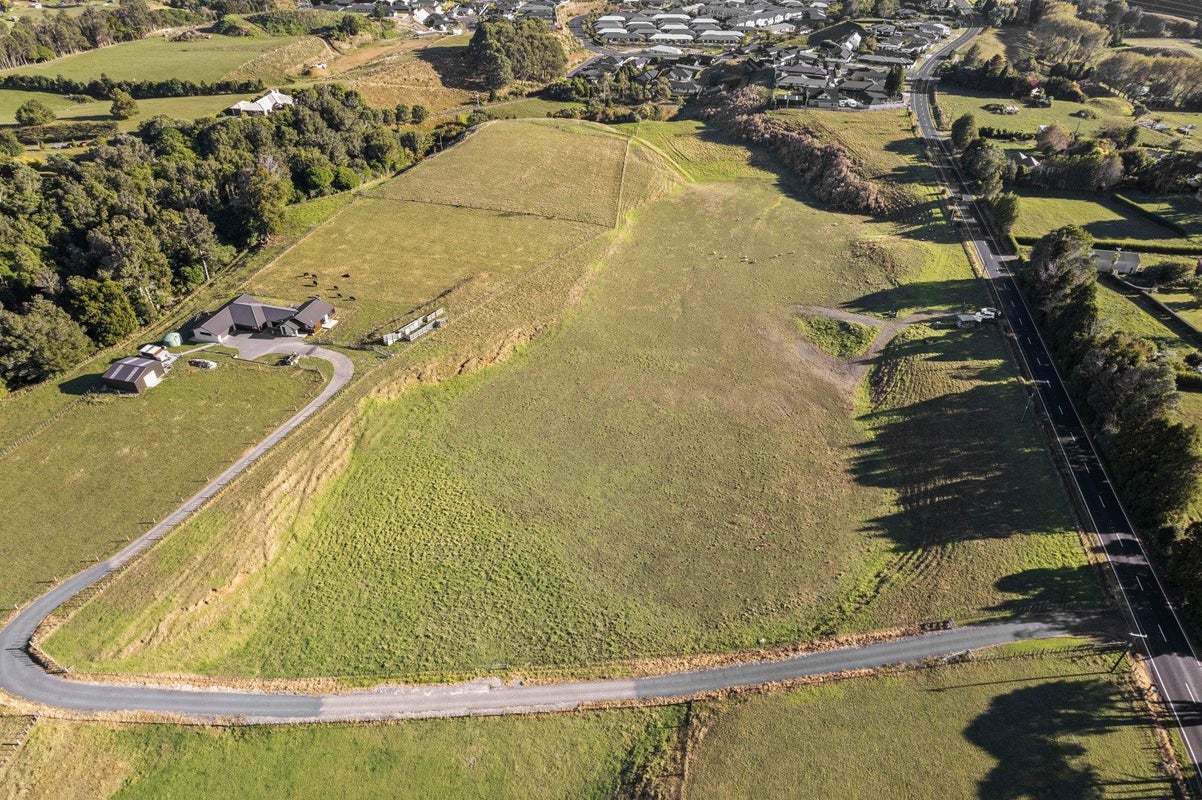492 Carrington Road, Hurworth, New Plymouth - Carousel 13
