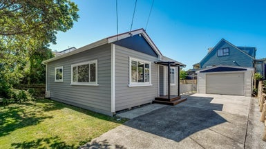 33 Dominion Park Street, Johnsonville, Wellington - Carousel 1