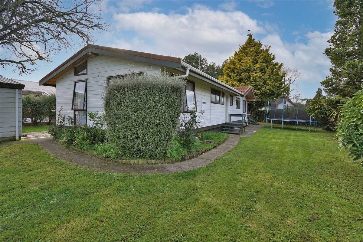 55 Berkley Avenue, Hillcrest, Hamilton - Carousel 2