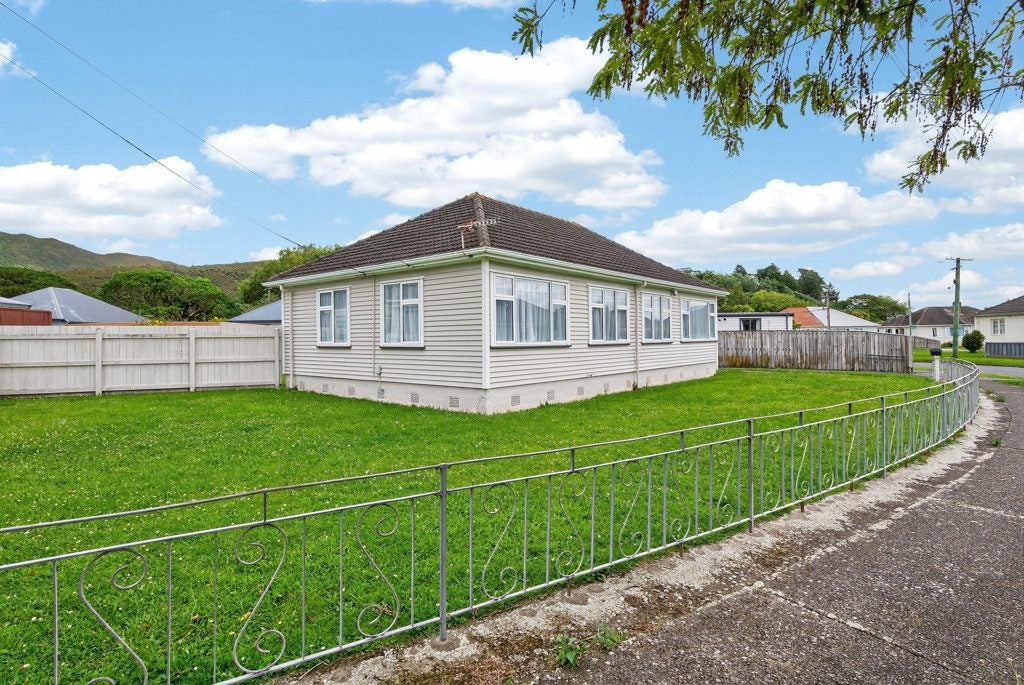 16 Hodgins Grove, Naenae, Lower Hutt - Carousel 15