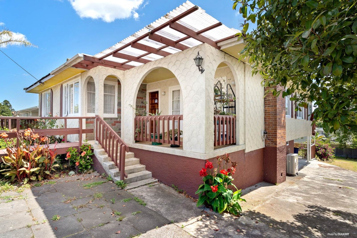 29 Barbary Avenue, Kelston, Auckland - Carousel 1