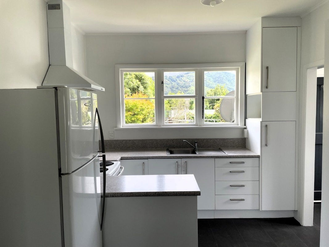 17A Savage Crescent, Upper Hutt Central, Upper Hutt - Carousel 2