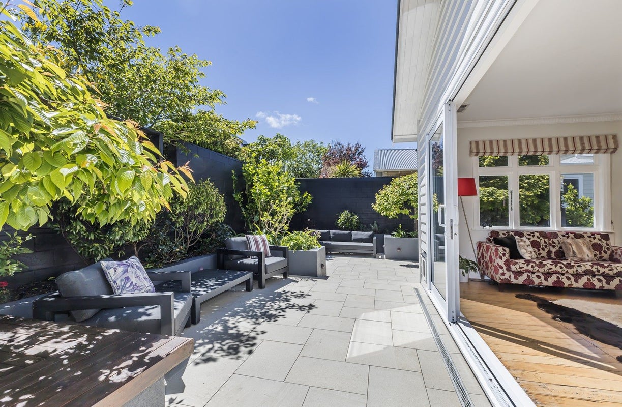 8 Plymouth Street, Karori, Wellington - Carousel 2