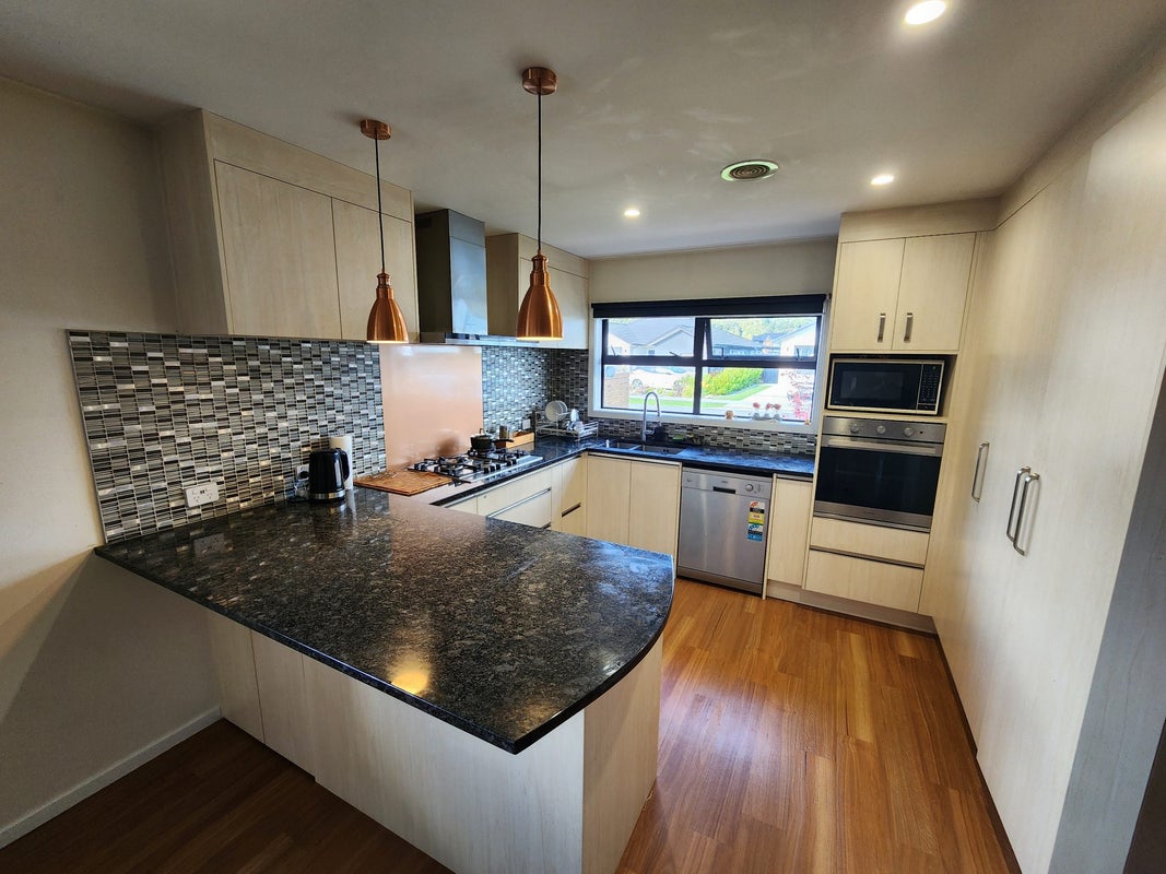 24 Filmer Crescent, Wallaceville, Upper Hutt - Carousel 2