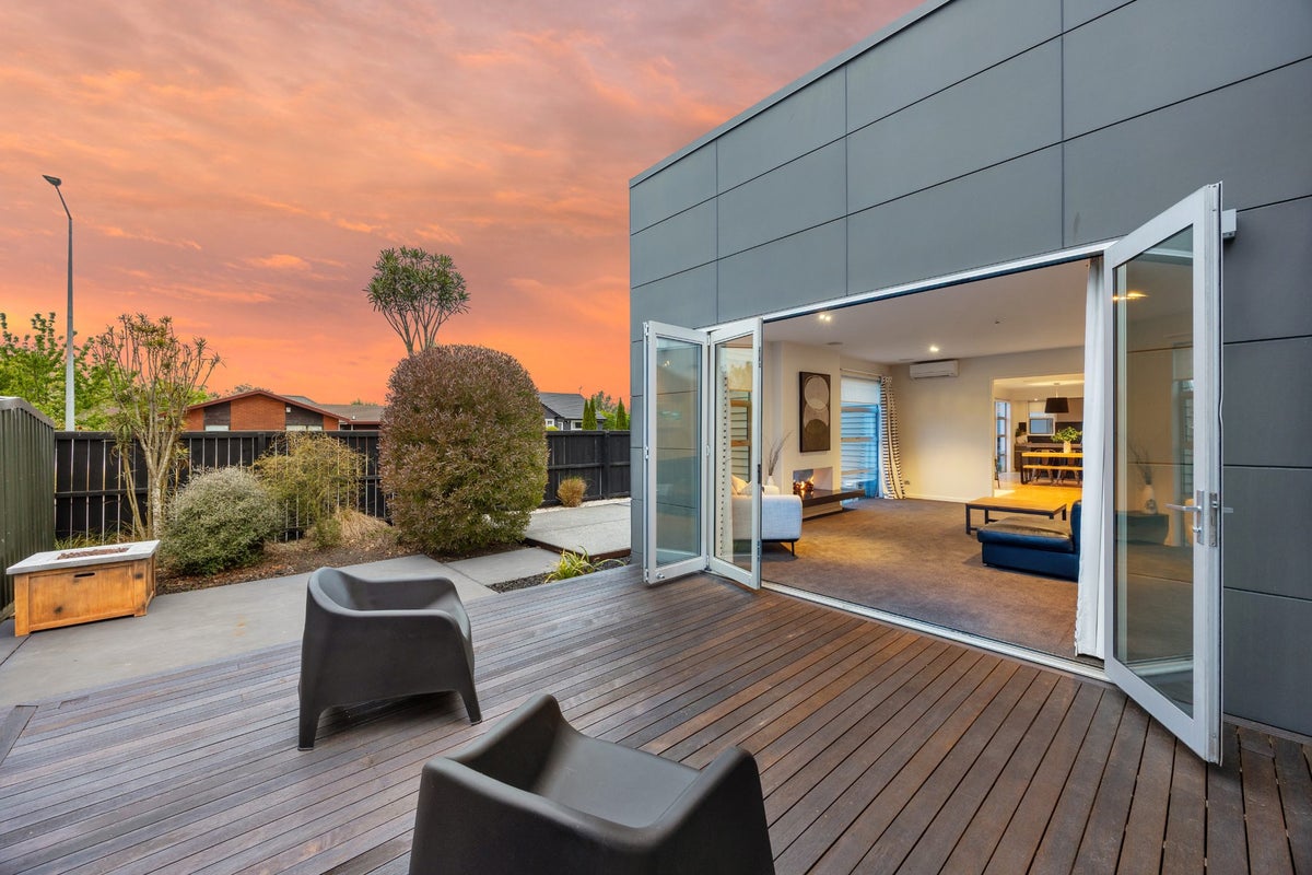 209 Weston Road, St Albans, Christchurch - Carousel 1