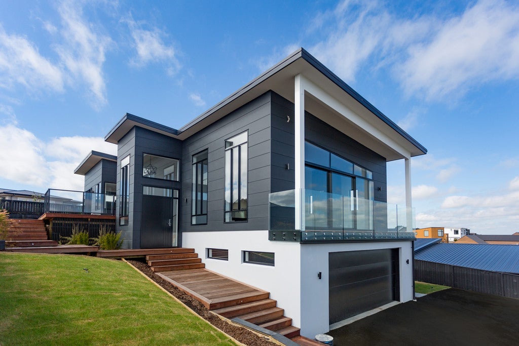 18 Dove Grove, Westmorland, Christchurch - Carousel 18