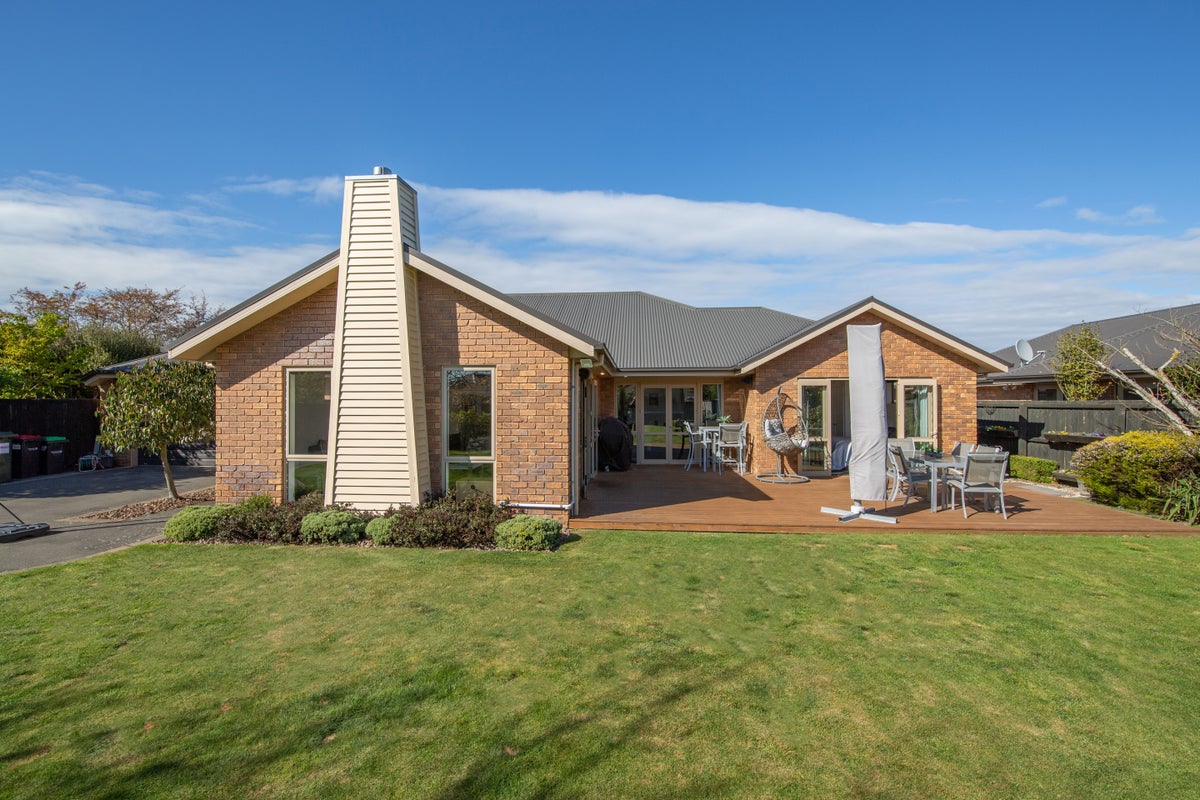 10 Coolspring Way, Redwood, Christchurch - Carousel 1