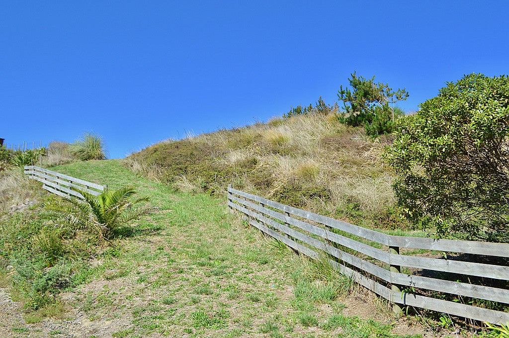 24 Uxbridge Terrace, Waikawa Beach, Levin - Carousel 8