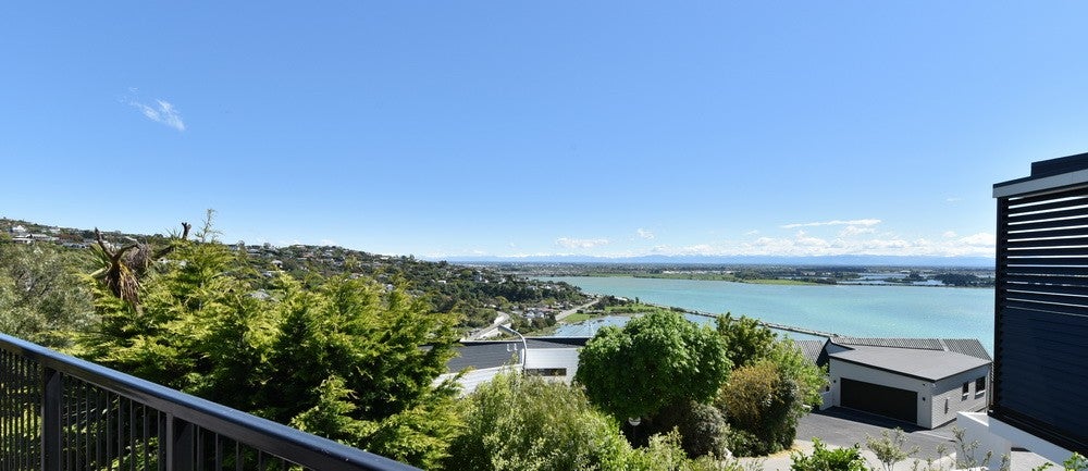 16 Inverness Lane, Redcliffs, Christchurch - Carousel 2
