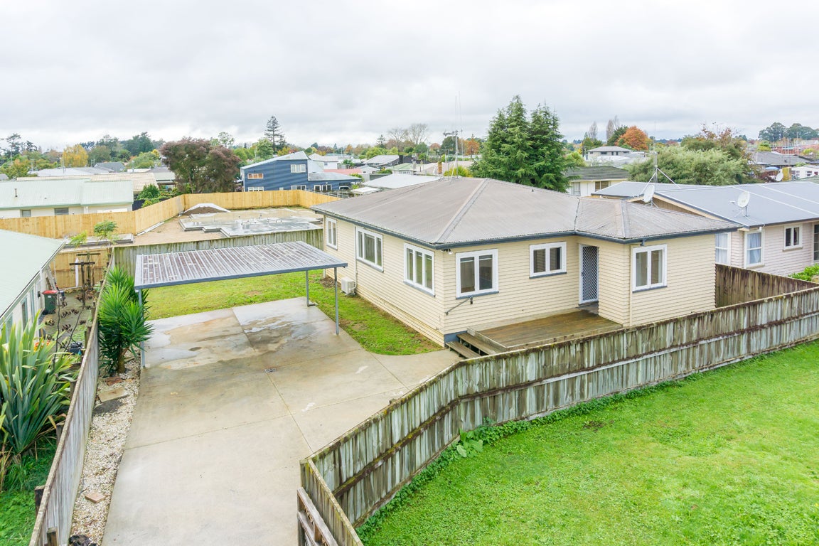 5A Glenview Terrace, Glenview, Hamilton - Carousel 1