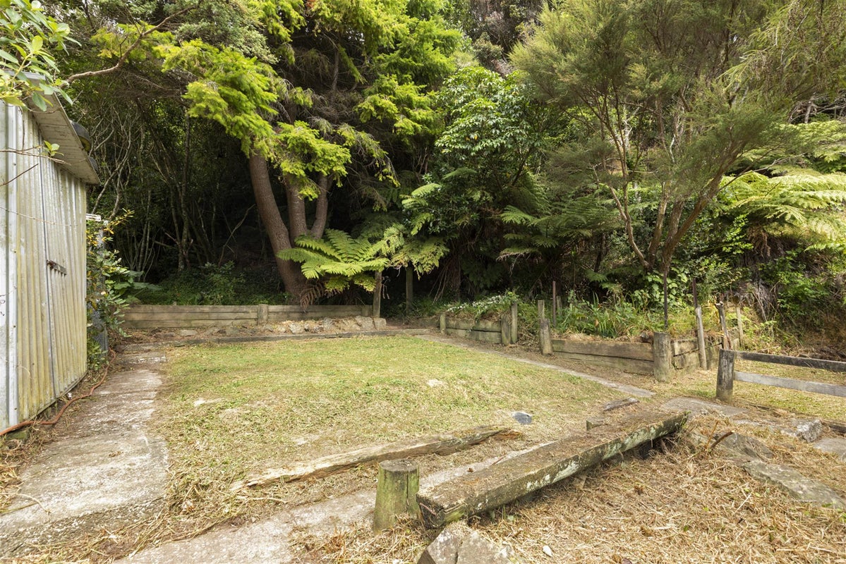 11 Reuben Grove, Naenae, Lower Hutt - Carousel 12