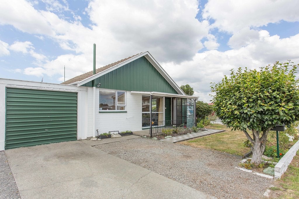 1/2 Lomax Place, Islington, Christchurch - Carousel 2