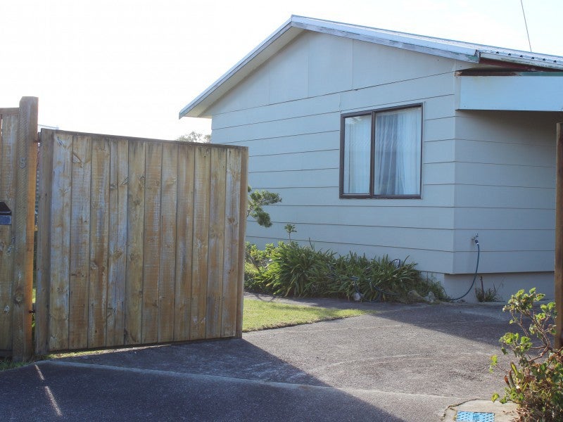 5 Reeves Street, Waikanae Beach, Waikanae - Carousel 2
