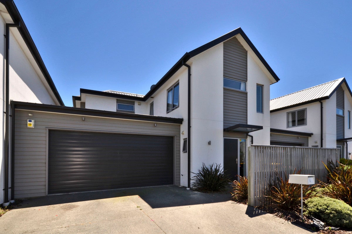 4 Yew Tree Lane, Hillmorton, Christchurch - Carousel 1