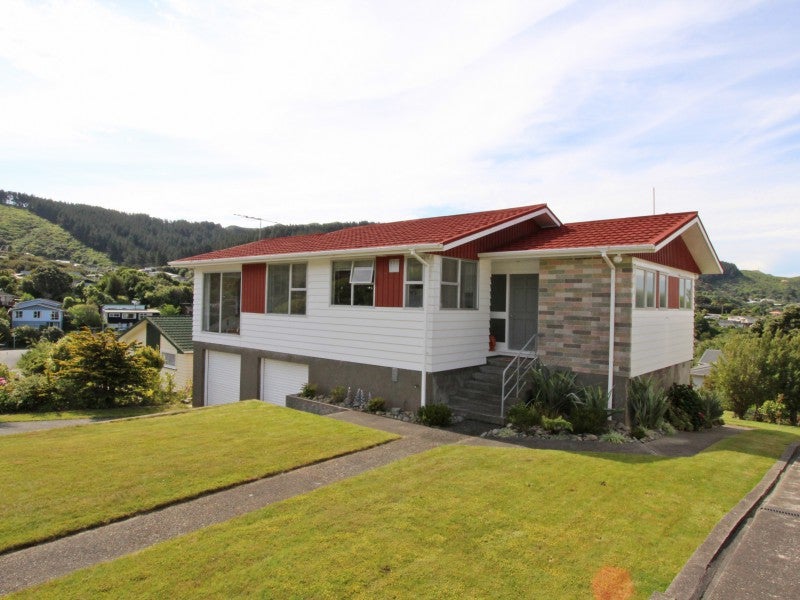 11 Nuffield Street, Tawa, Wellington - Carousel 1