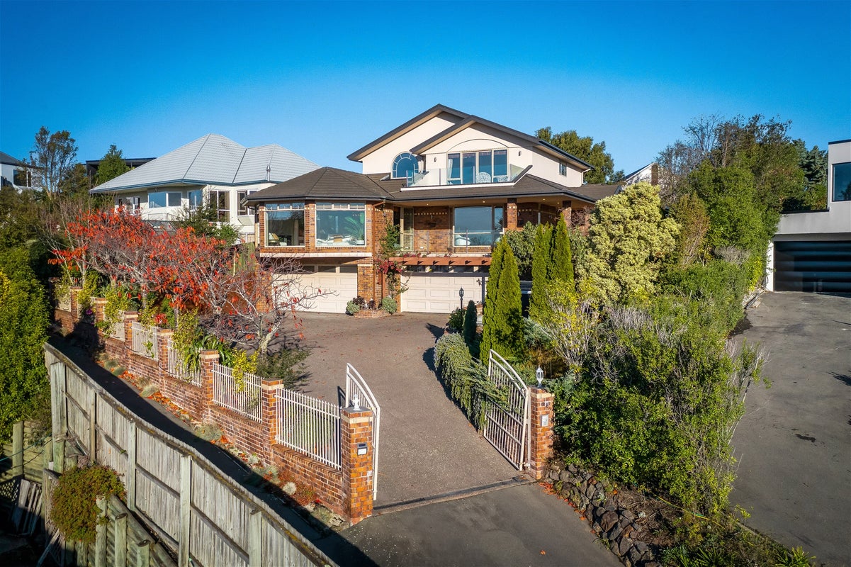 10 Blencathra Place, Westmorland, Christchurch - Carousel 1