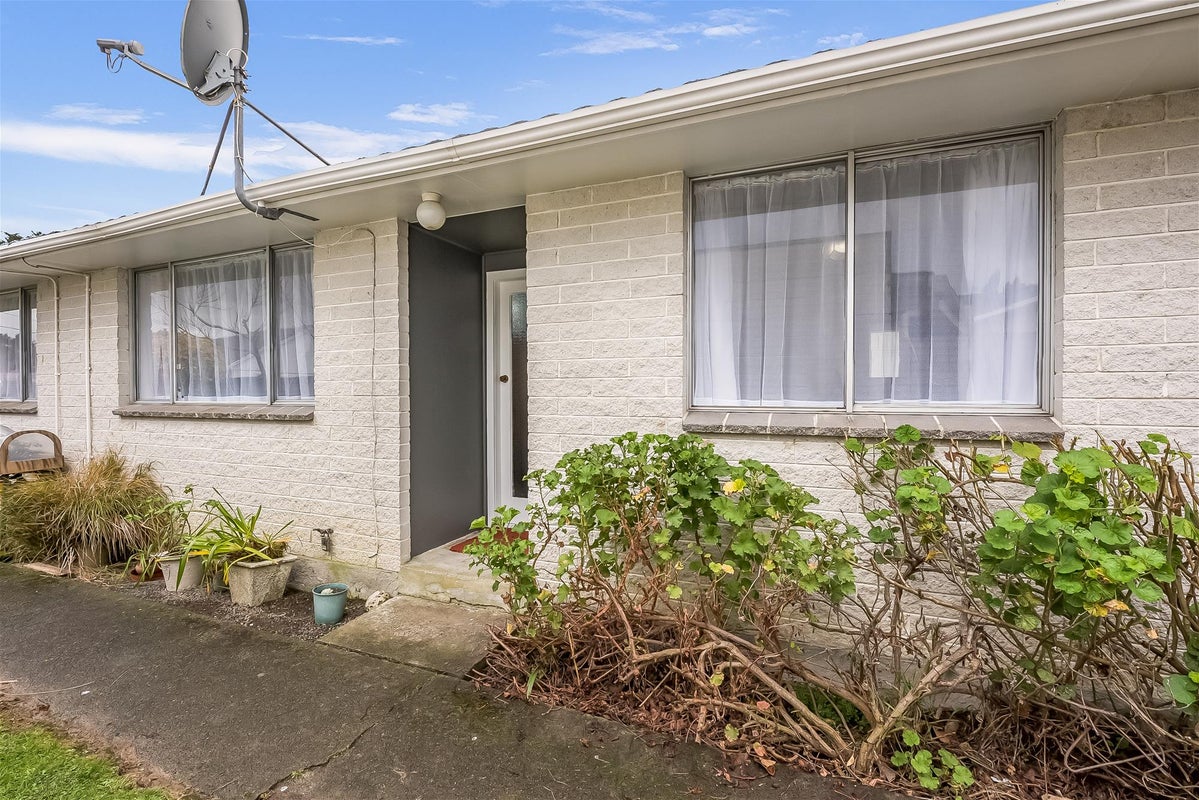 2/197 Stokes Valley Road, Stokes Valley, Lower Hutt - Carousel 1