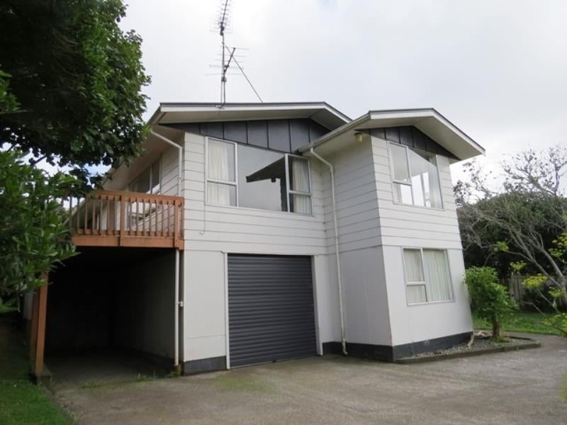 6 Sycamore Grove, Lower Vogeltown, New Plymouth - Carousel 1