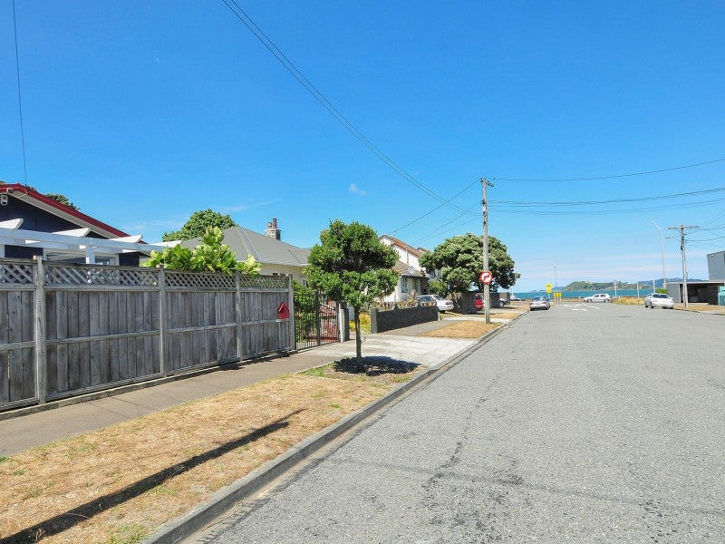 8 Aurora Street, Petone, Lower Hutt - Carousel 20