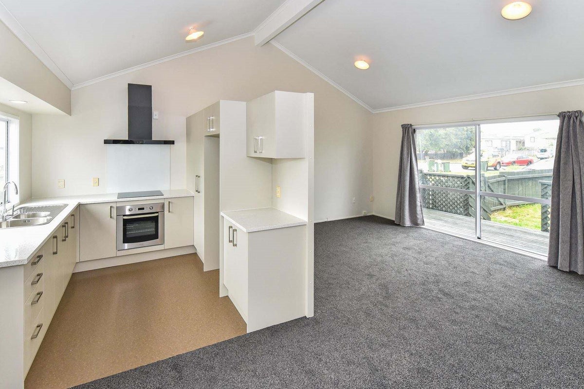 2/20 Solveig Place, Randwick Park, Auckland - Carousel 1