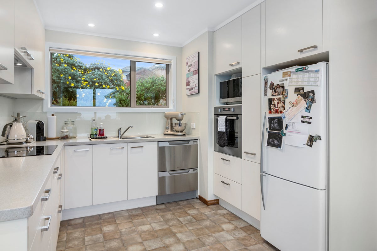5 Elliffe Place, Shiel Hill, Dunedin - Carousel 2