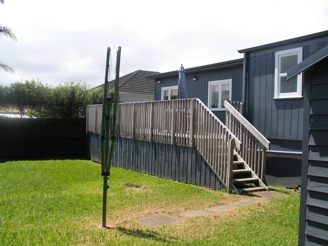 11 Bishop Street, Green Bay, Auckland - Carousel 16
