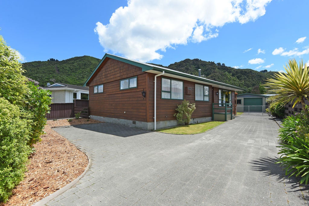 18 Denver Grove, Totara Park, Upper Hutt - Carousel 1