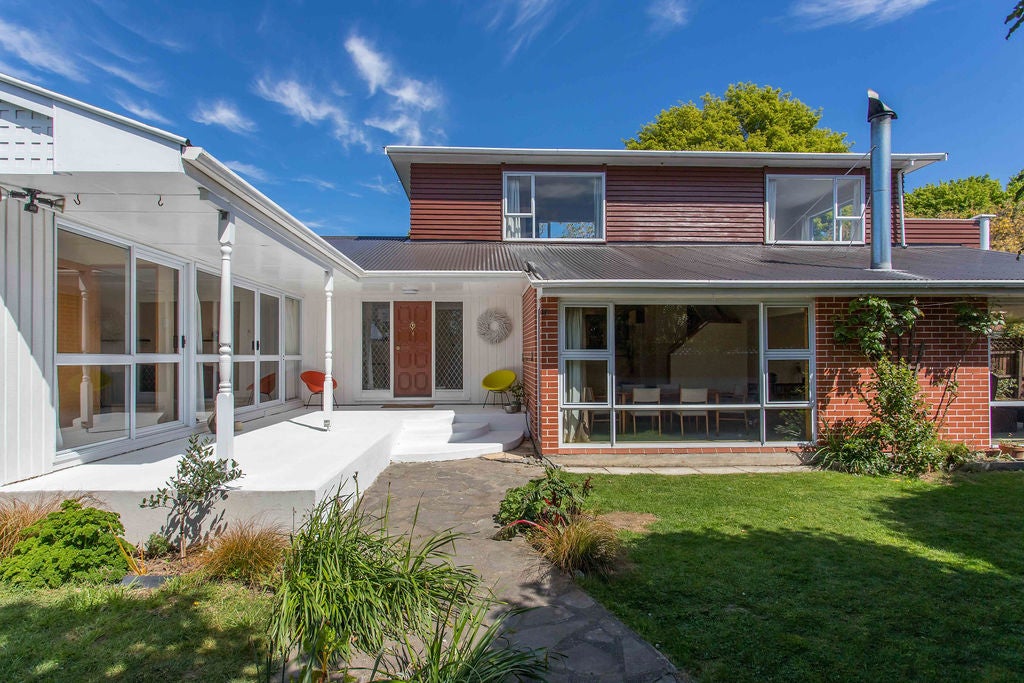1 Merton Place, Bryndwr, Christchurch - Carousel 1