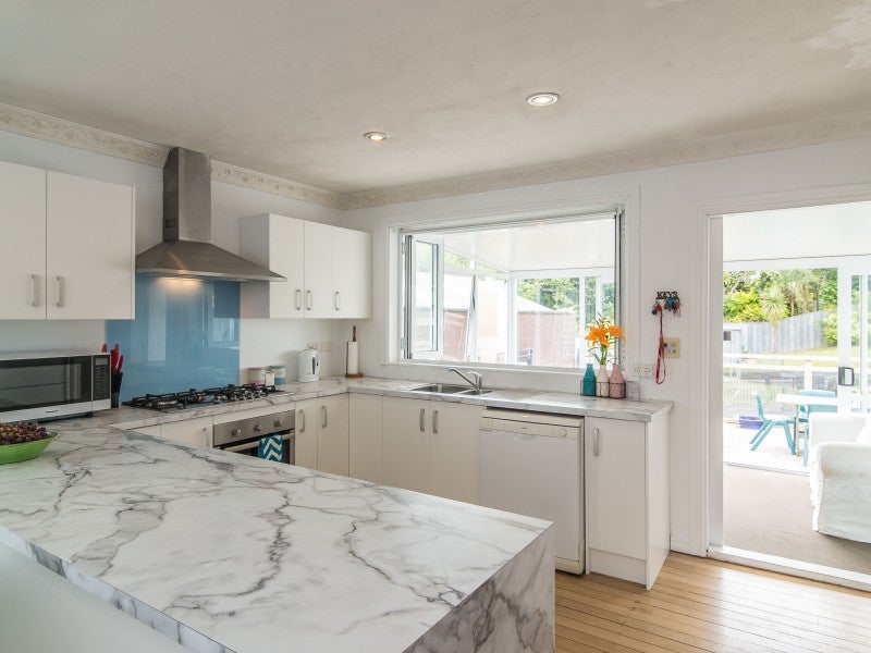 55 Gray Avenue, Paraparaumu Beach, Paraparaumu - Carousel 2